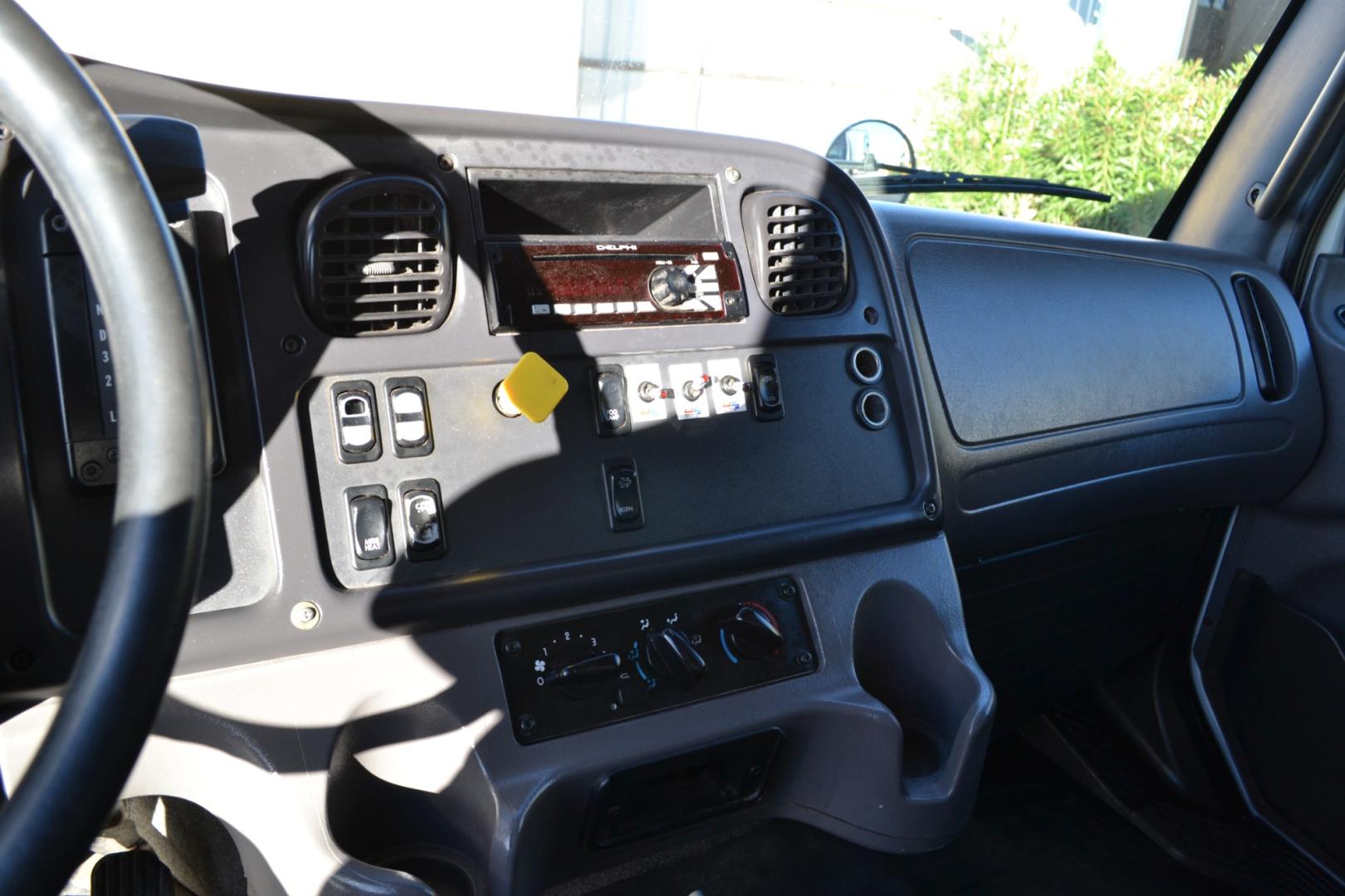 2015 WHITE /GRAY FREIGHTLINER M2-106 with an CUMMINS ISB 6.7L 220HP engine, ALLISON 2100HS AUTOMATIC transmission, located at 9172 North Fwy, Houston, TX, 77037, (713) 910-6868, 29.887470, -95.411903 - Photo#19